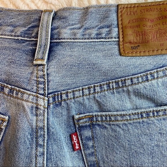 LEVI’S 501 | Med Light Wash Denim Jean Cut Off Shorts - Size: 25 - Picture 7 of 14
